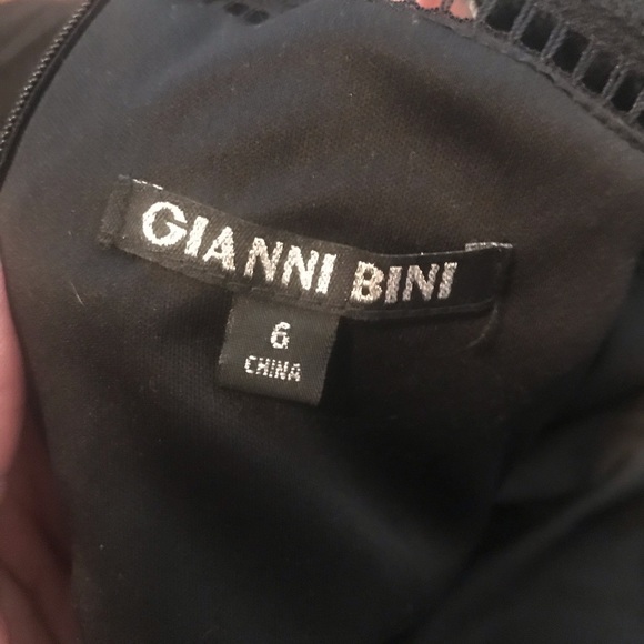 Gianni Bini dress,keyhole v-neckline short sleeve - Picture 8 of 8